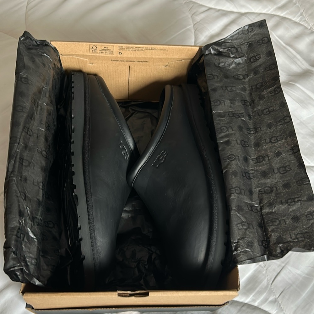 UGG Mens’s Classic Clog Black Full-Grain Leather & Lined in Wool size 13 wool.